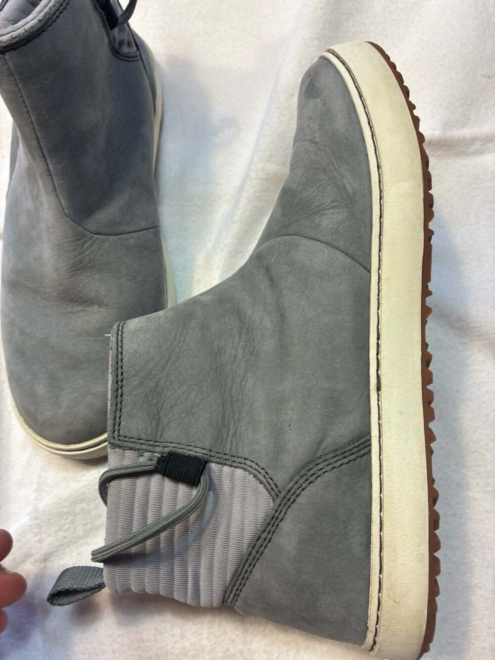 L.L.Bean Women's Everyday Mid-Height Leather Sneaker Boots - Picture 4 of 8